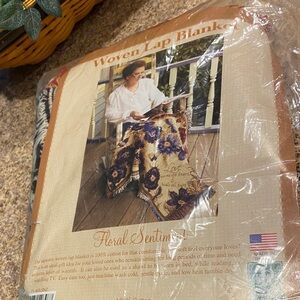 Manual Woodworkers and Weavers Woven Lap Blanket Floral Sentiment 46”x33” Cotton